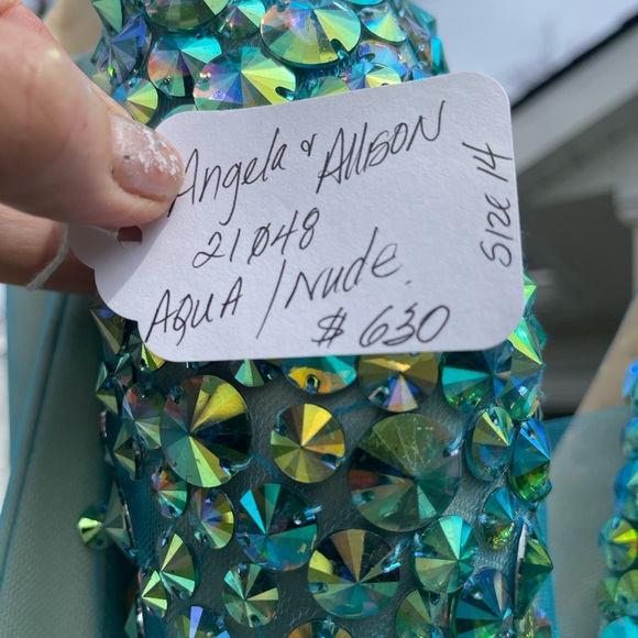 Special occasion dress 💁‍♀️🥂 - Picture 10 of 10